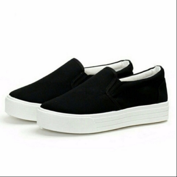 Shoes - Flatform Sneakers 6.5 Black Canvas Slip On